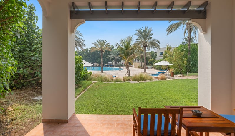 Family Room Pool View(1)